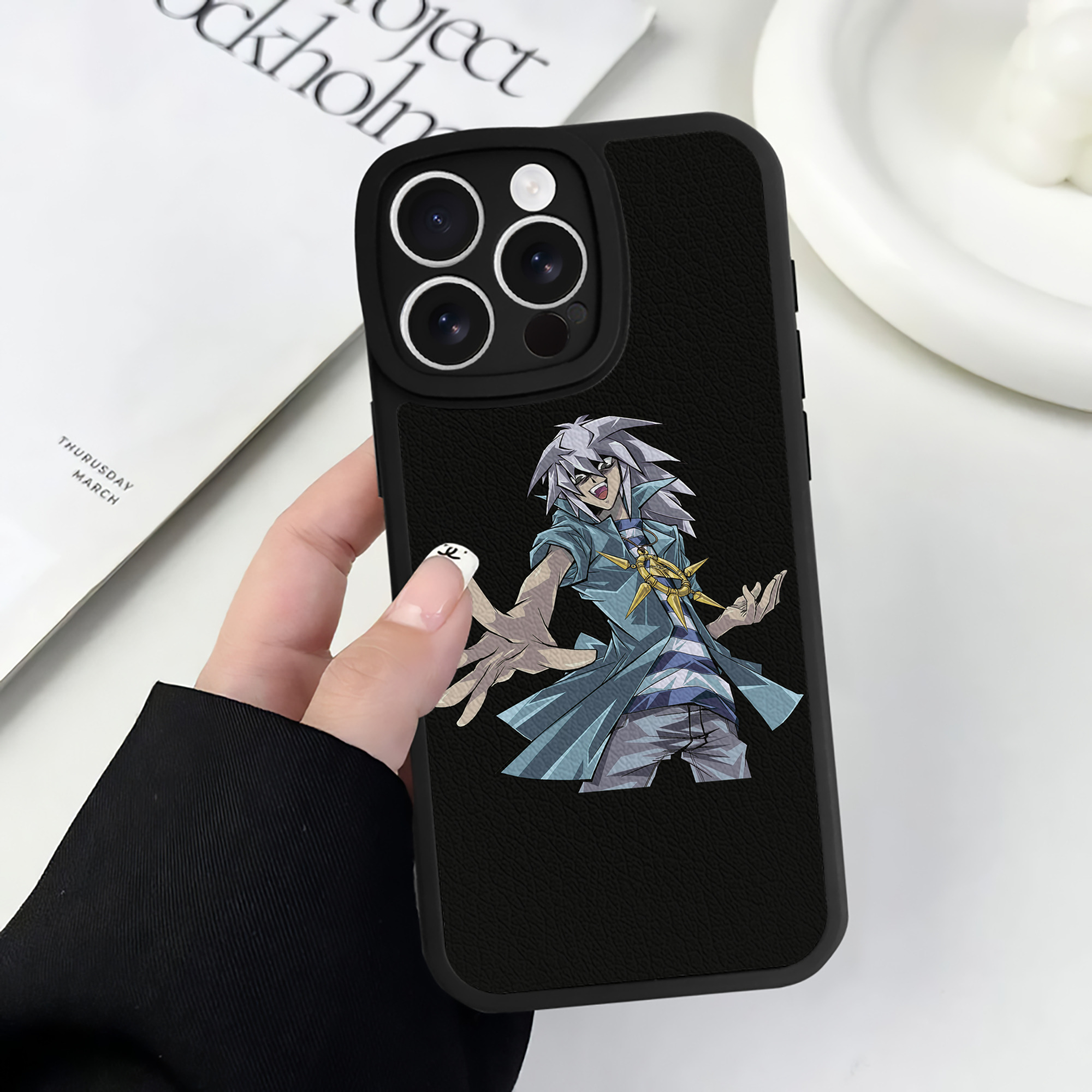 （画像用） 遊☆戯☆王 Yu-Gi-Oh! 【iPhone 16シリーズ対応】シリコンスマホケース（レザー調） 材質：シリコン